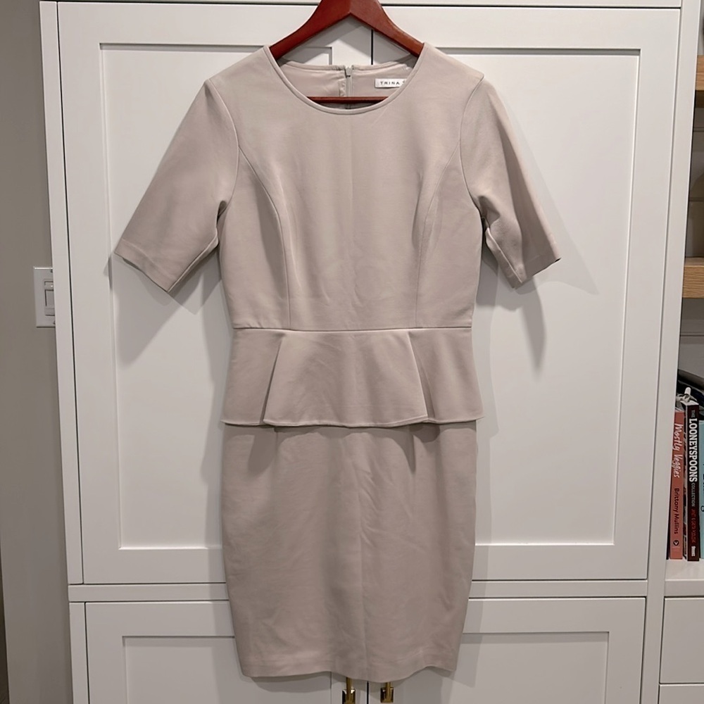 Trina Turk Bone Fully Lined Short Sheath Peplum Waist Stretchy Dress Size 10